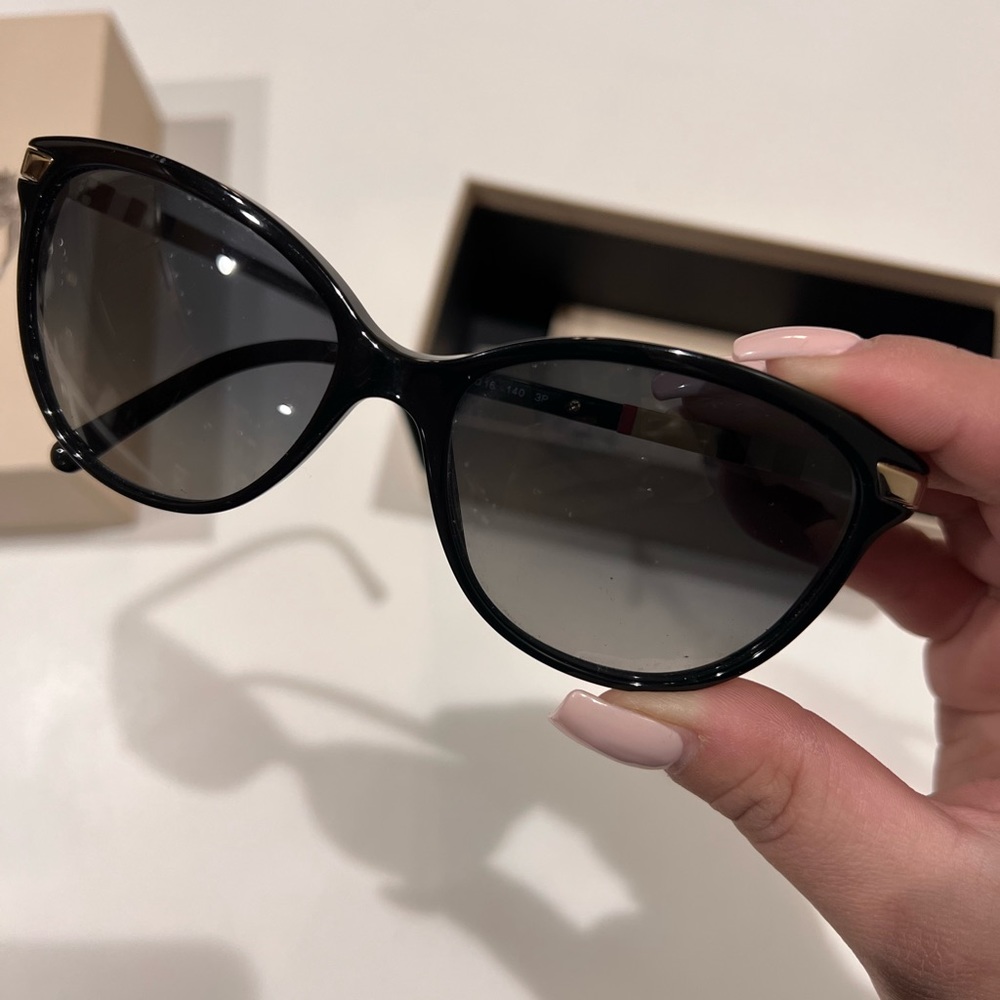 AUTHENTIC BURBERRY SUNNIES